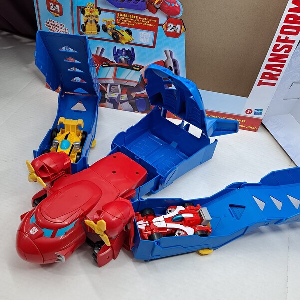 Transformers Jumbo Jet Wing Racer Optimus Prime In Hand Images  (6 of 10)